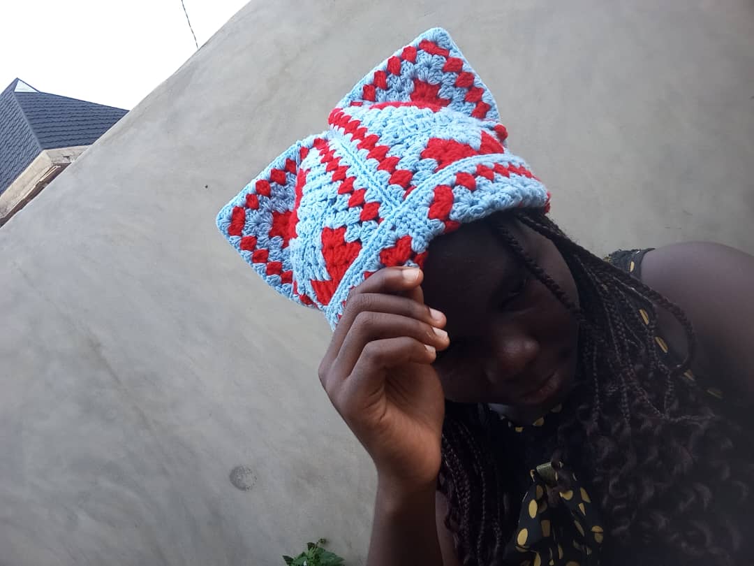 Gros plan sur les détails des mailles de crochet